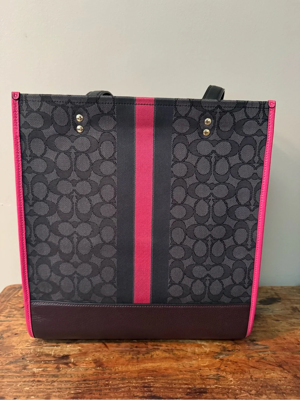 🖤NWOT Coach Black and Pink Signature Dempsey Tote with Burgundy Medallion🩷